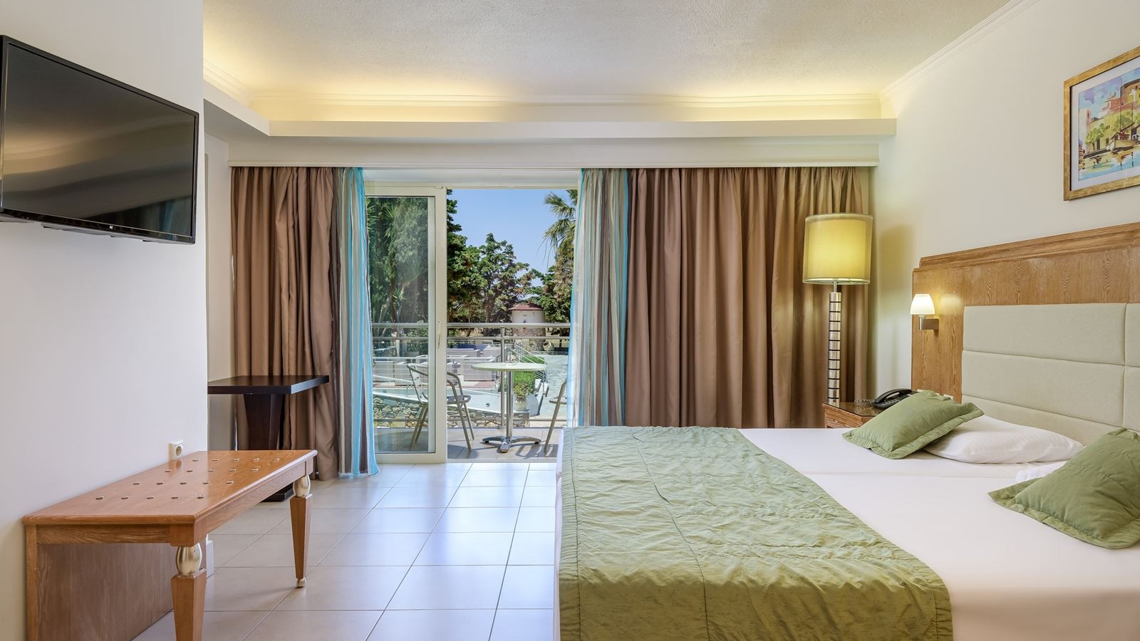 rooms-superior-family-room