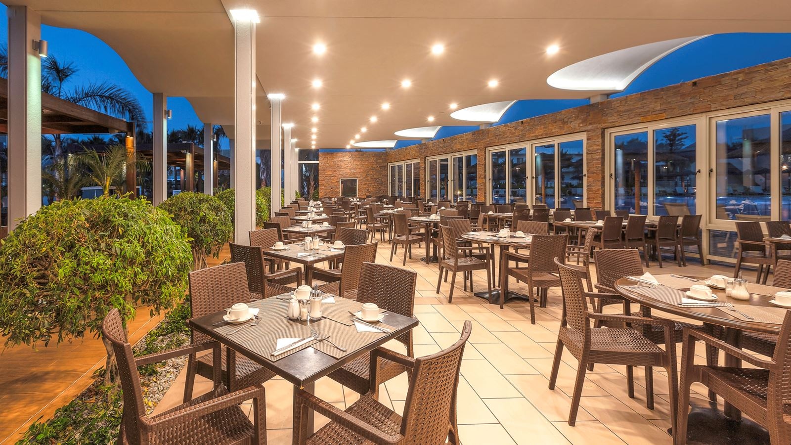 restaurants-mesogios-pool-restaurant