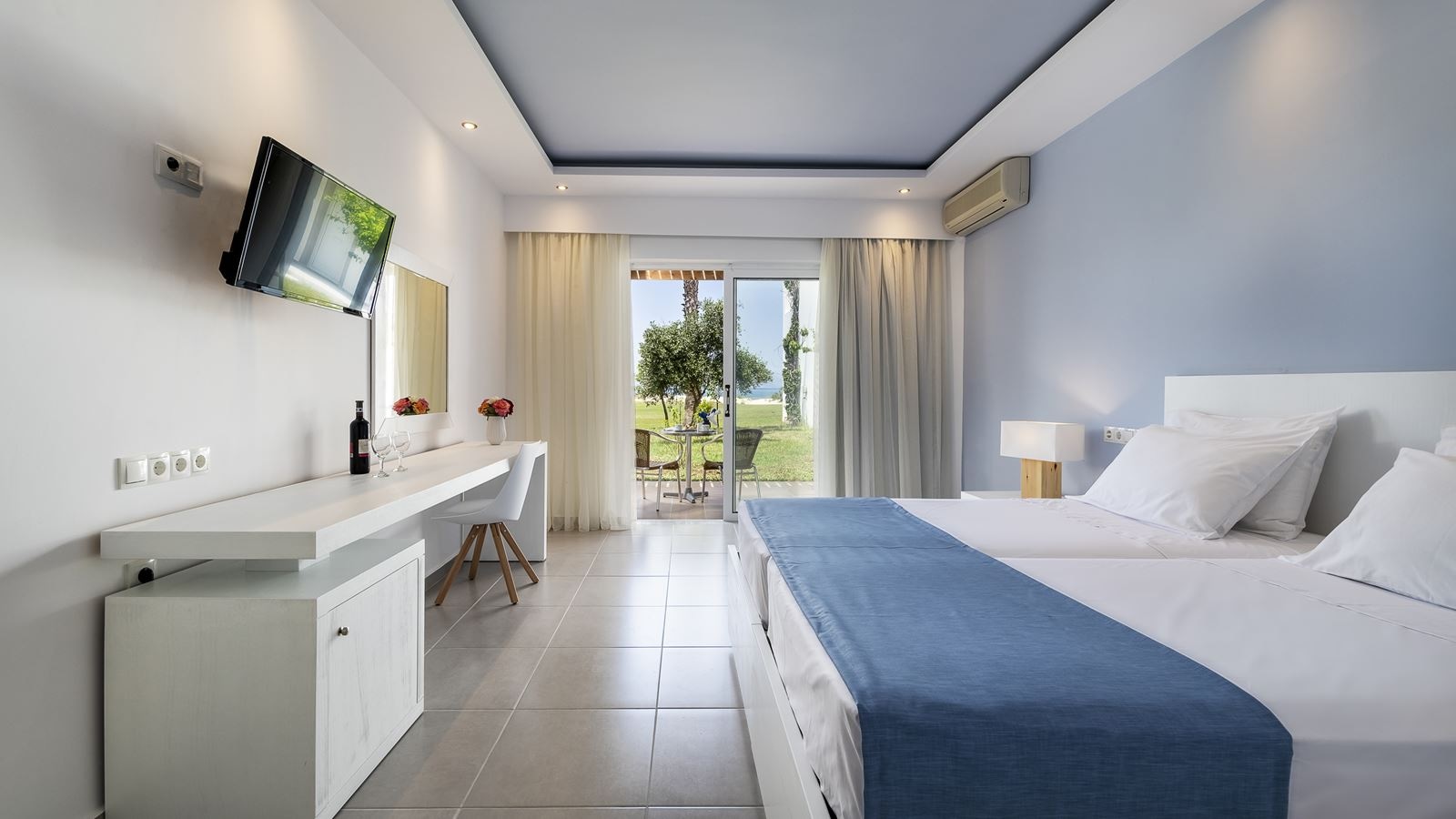 rooms-double-superior-side-sea-view-room