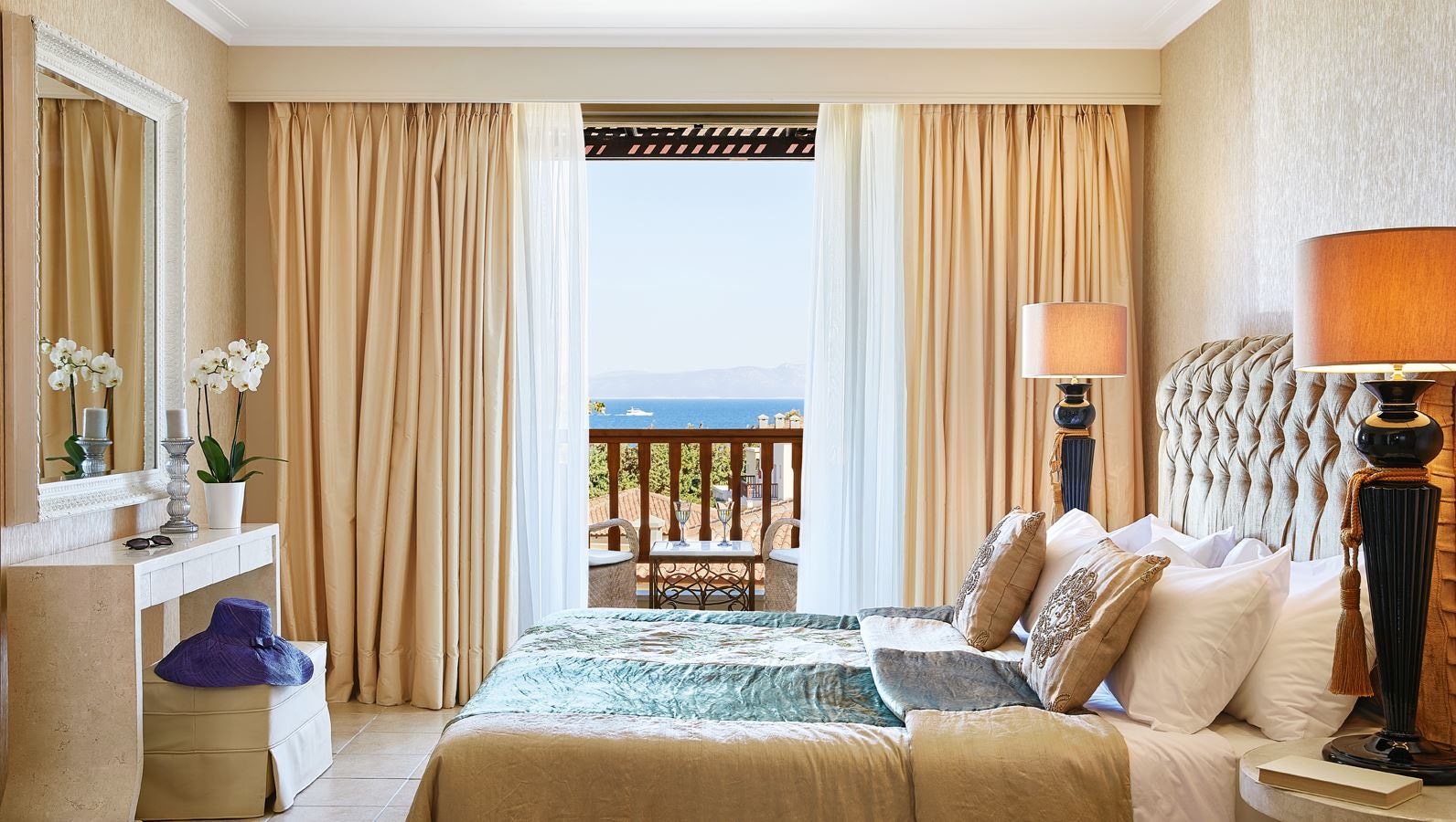 rooms-senior-suite-penthouse-main-building-sea-view