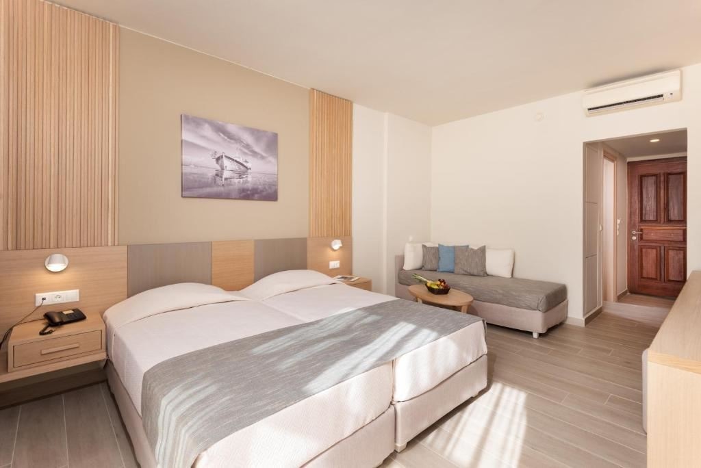 rooms-standard-room-sea-front-balcony-or-terrace