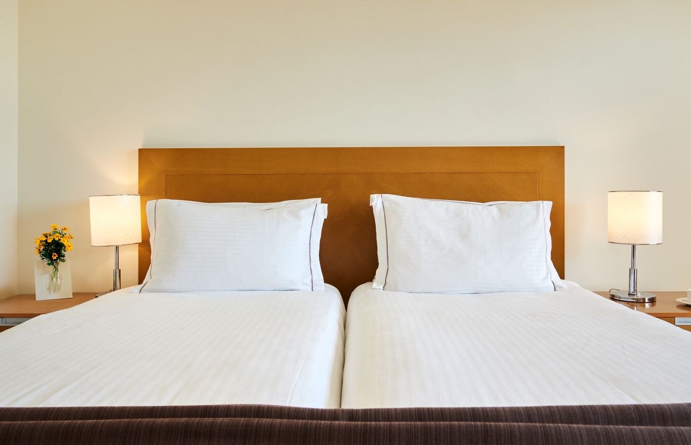 rooms-standard-twin-room-with-balcony