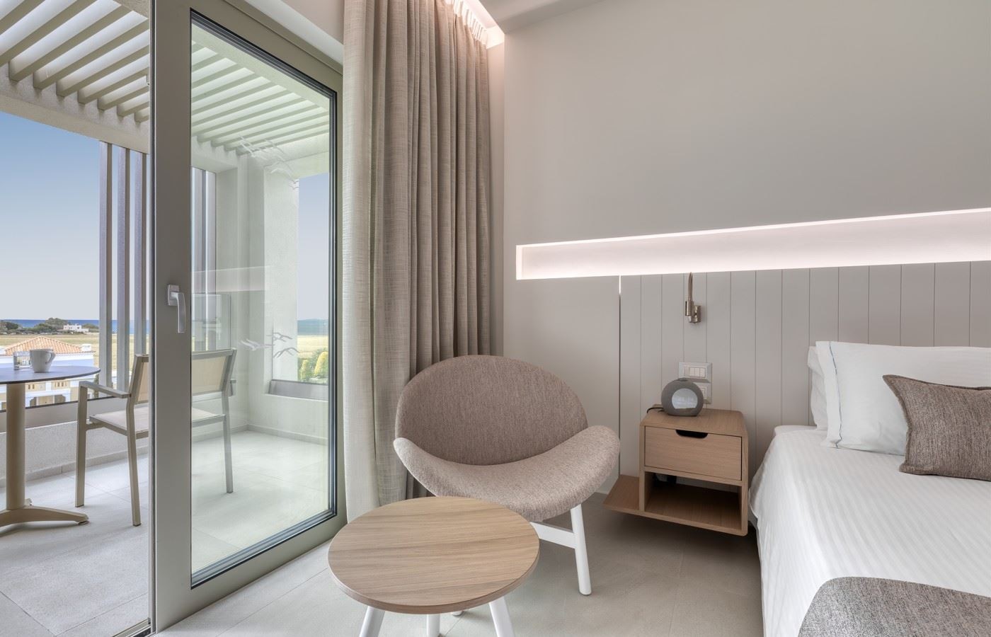 rooms-superior-twin-sea-view-room-with-balcony