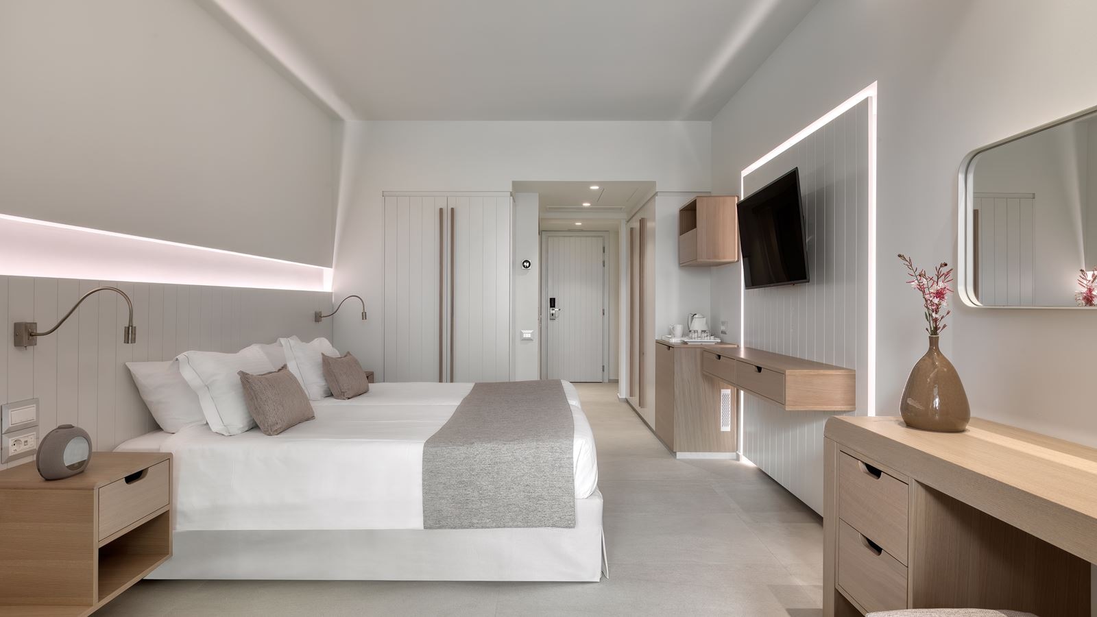 rooms-superior-twin-sea-view-room-with-balcony