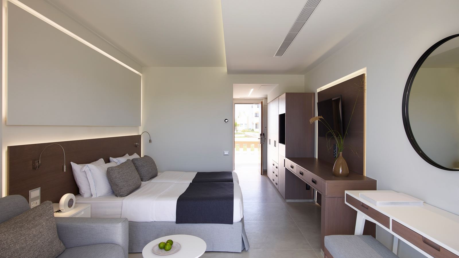 rooms-deluxe-family-room-balcony-or-terrace