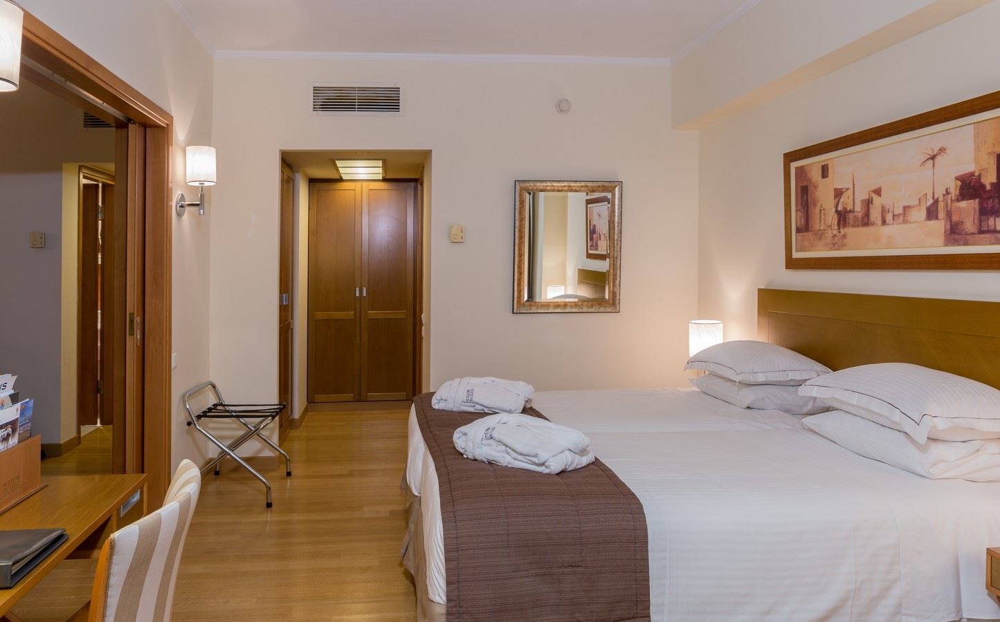 rooms-one-bedroom-suite-with-balcony-or-terrace