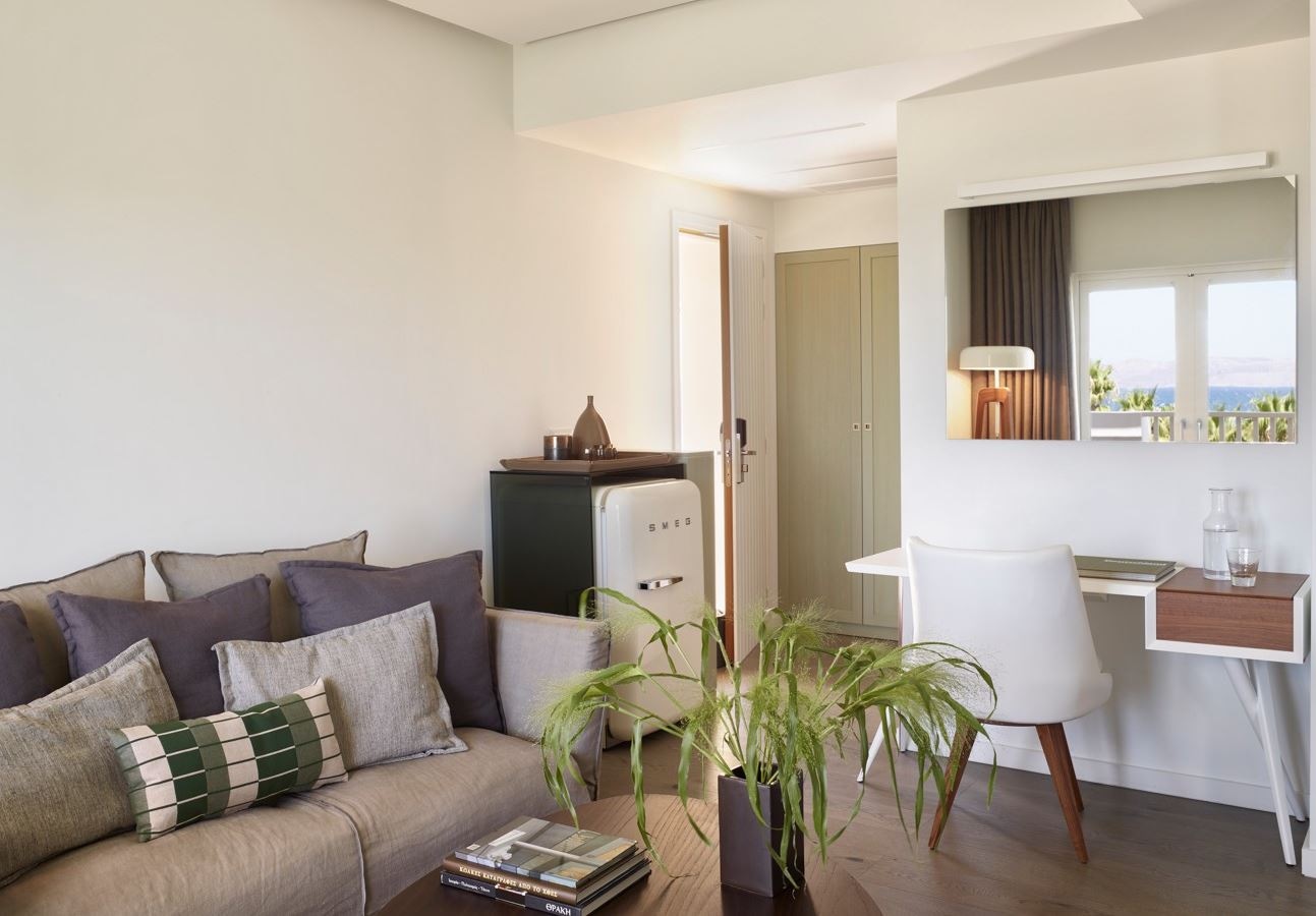 rooms-luxury-suite-one-bedroom-sea-view-balcony-or-terrace