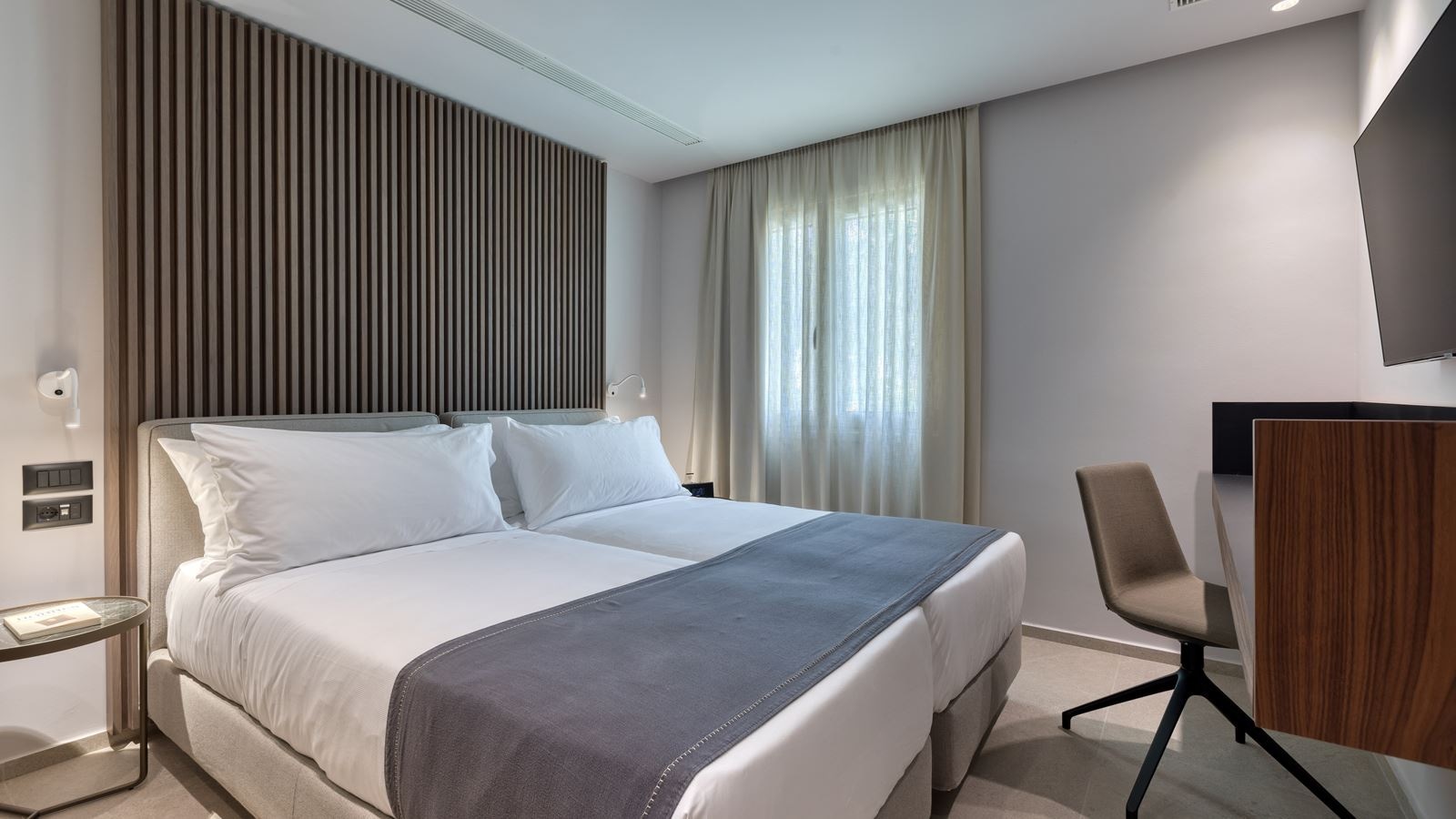 rooms-executive-suite-with-balcony-or-terrace