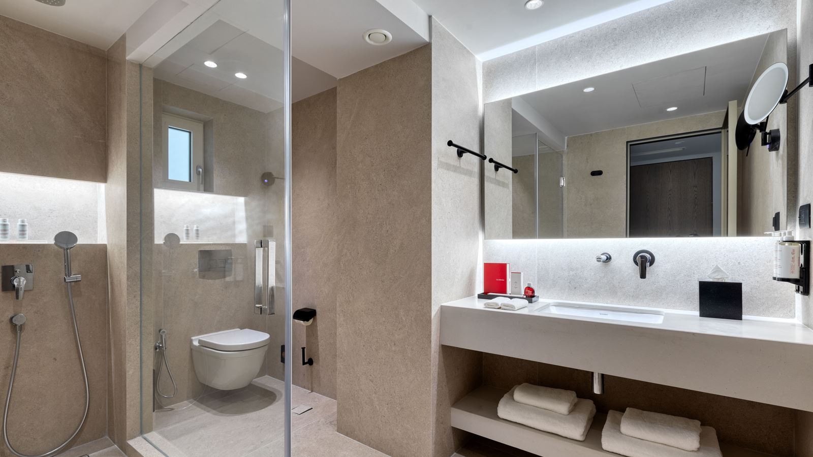 rooms-executive-suite-with-balcony-or-terrace