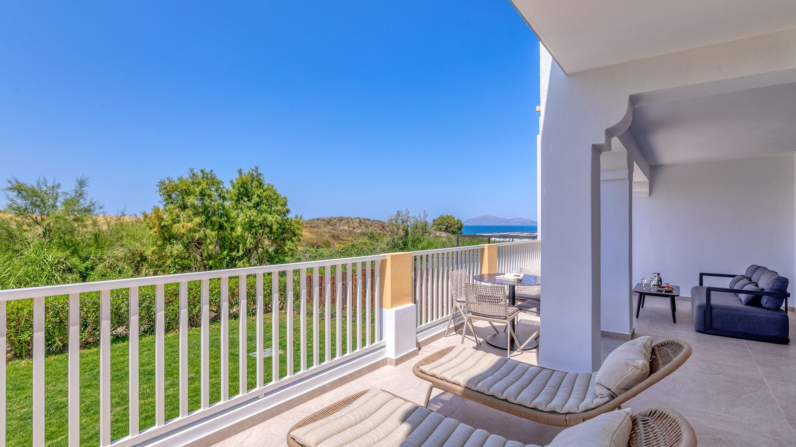 rooms-executive-suite-with-balcony-or-terrace