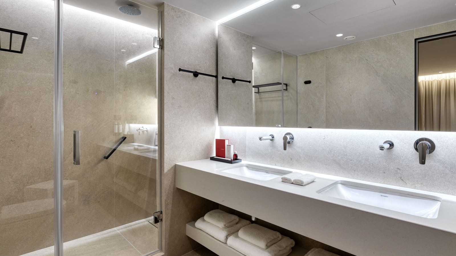 rooms-executive-suite-with-balcony-or-terrace