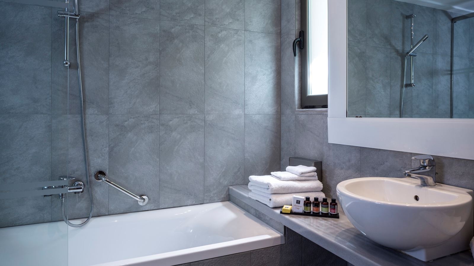 rooms-double-main-building-or-bungalow-sea-front