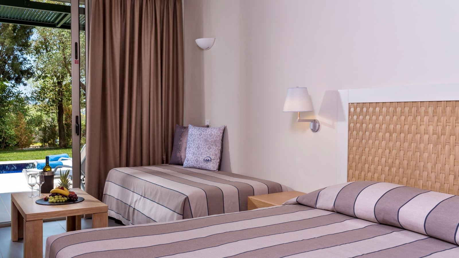 rooms-double-main-building-or-bungalow-garden-view-private-pool