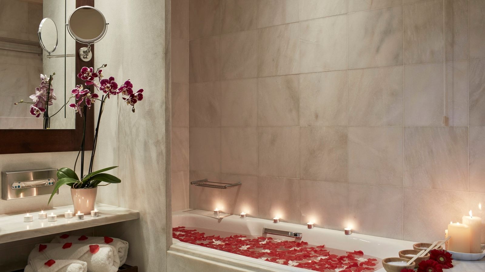 rooms-junior-suite-bungalow-sea-front-with-private-pool