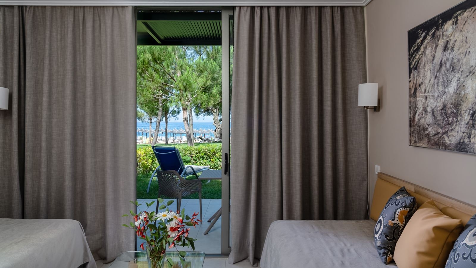 rooms-family-room-sea-view-bungalow