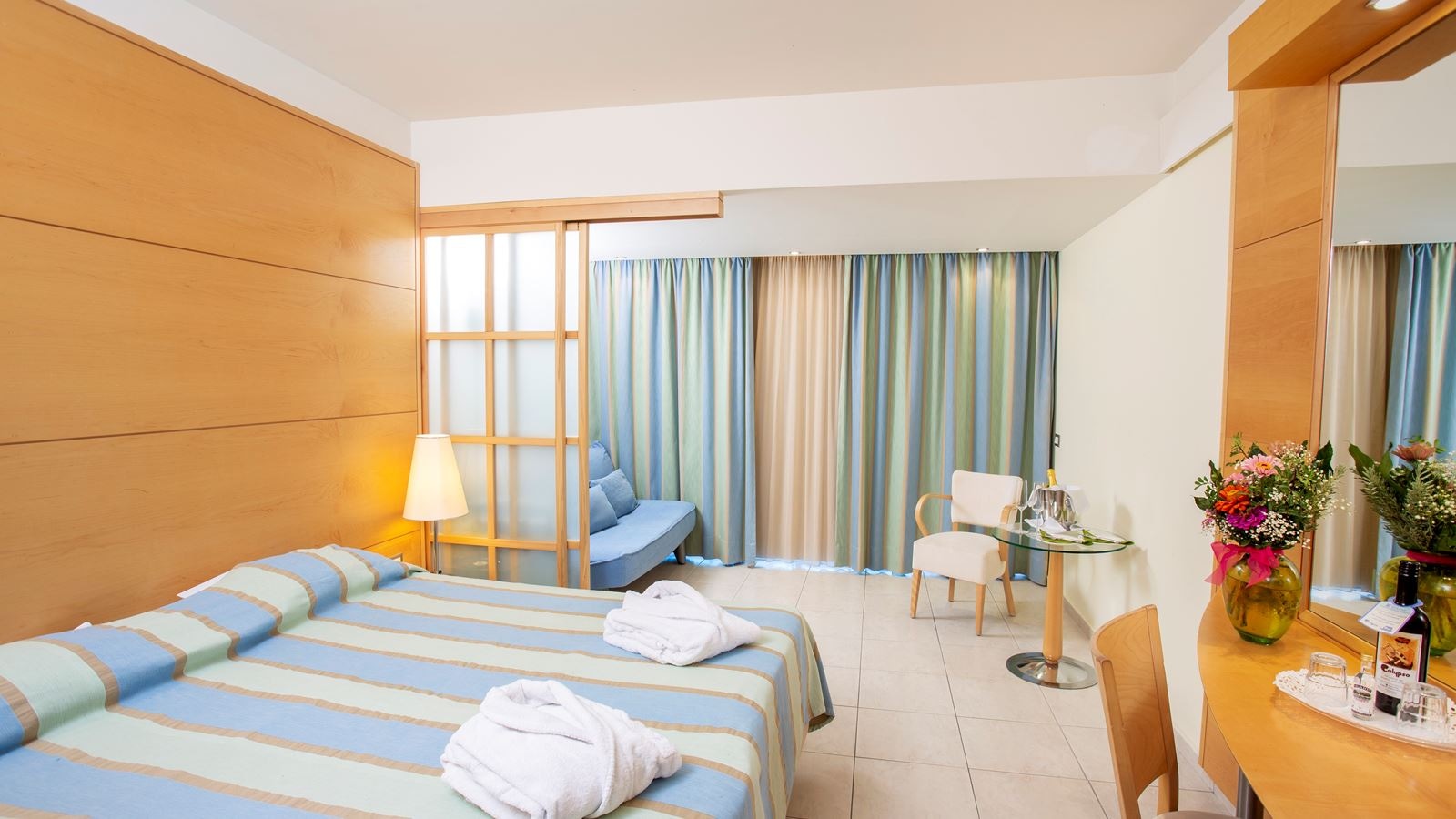 rooms-room-standard-land-view