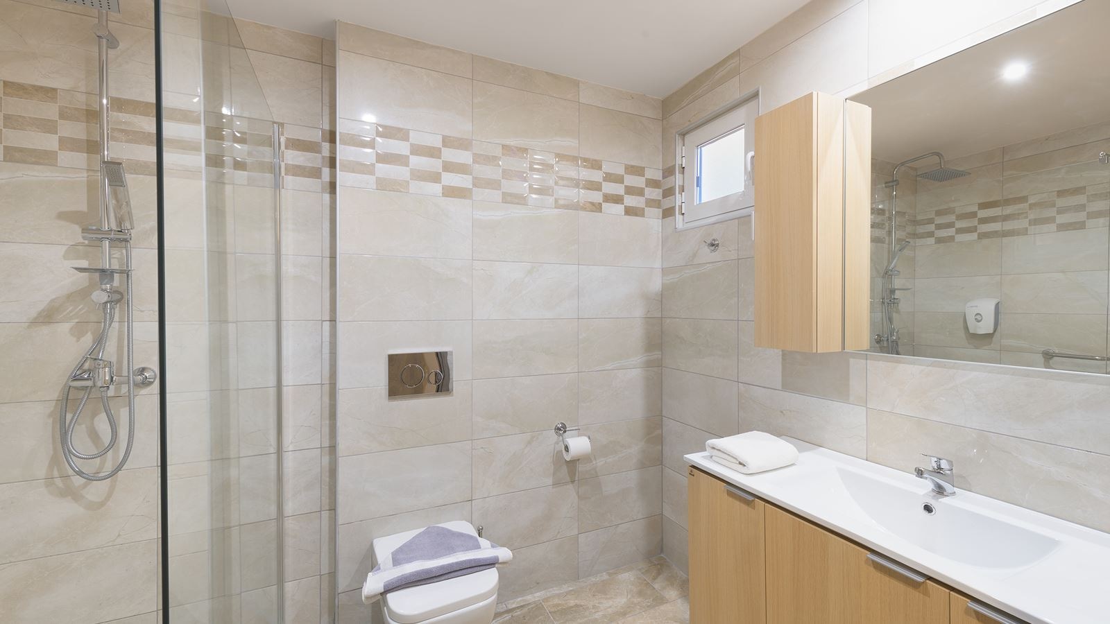 rooms-superior-family-room