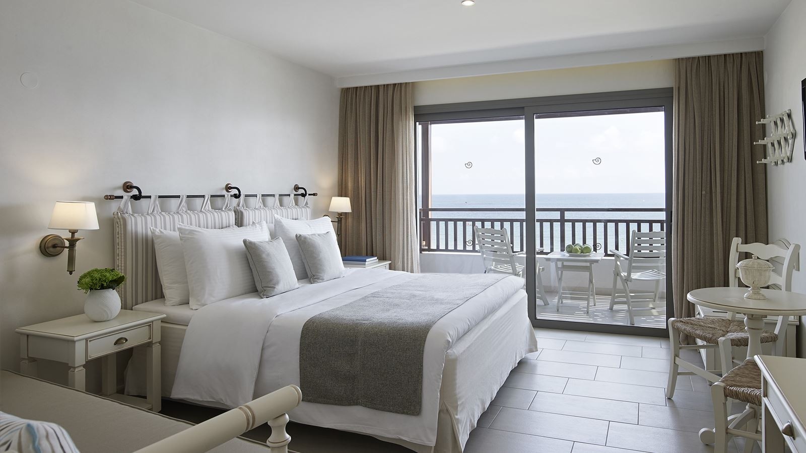 rooms-room-deluxe-sea-view