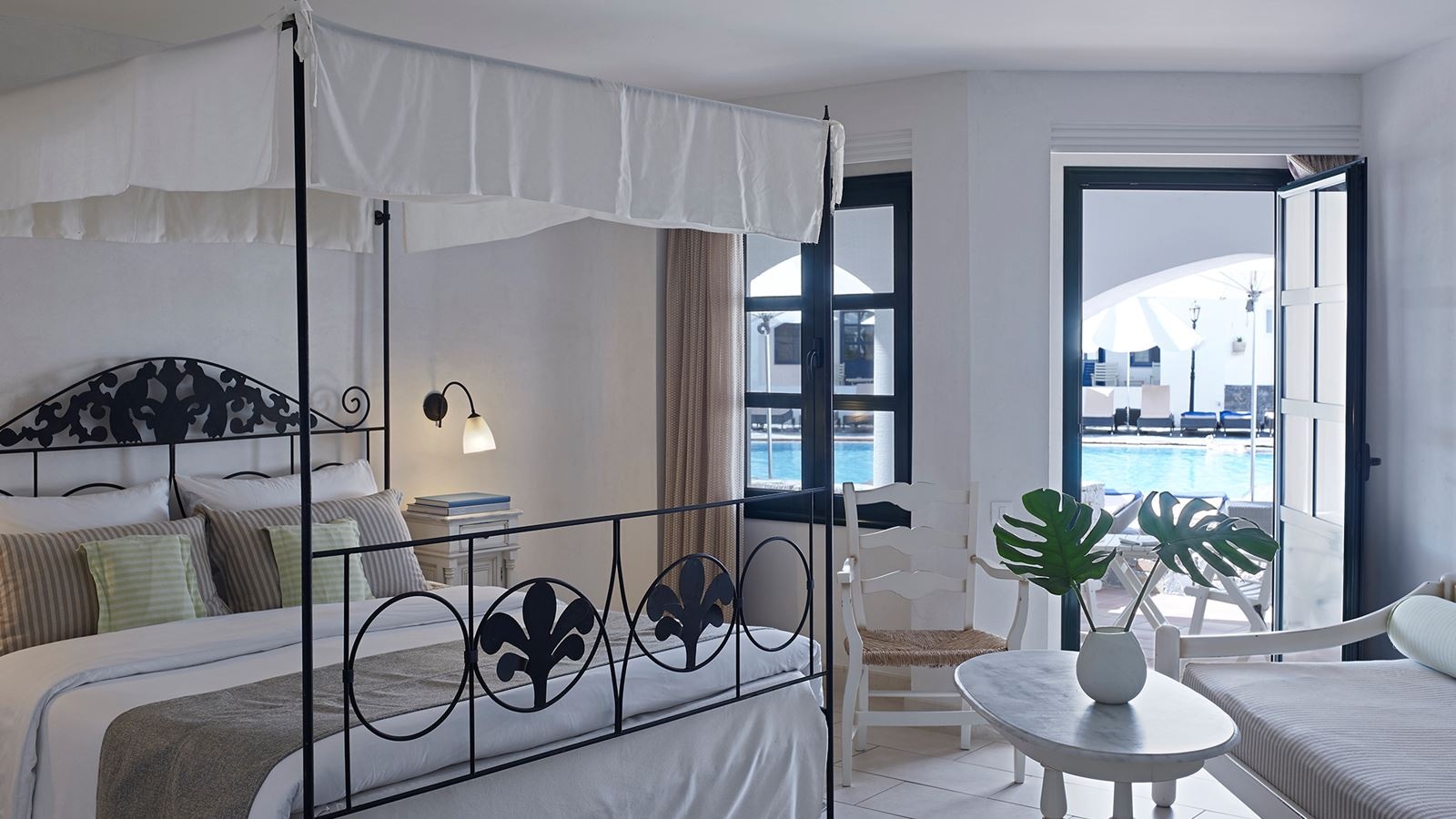 rooms-room-deluxe-single-use-pool-front