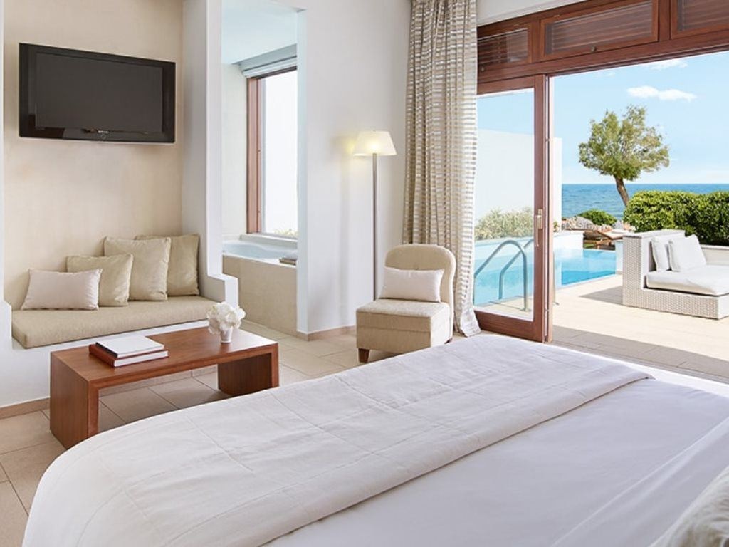 rooms-3-bedroom-villa-beachfront-with-private-pool