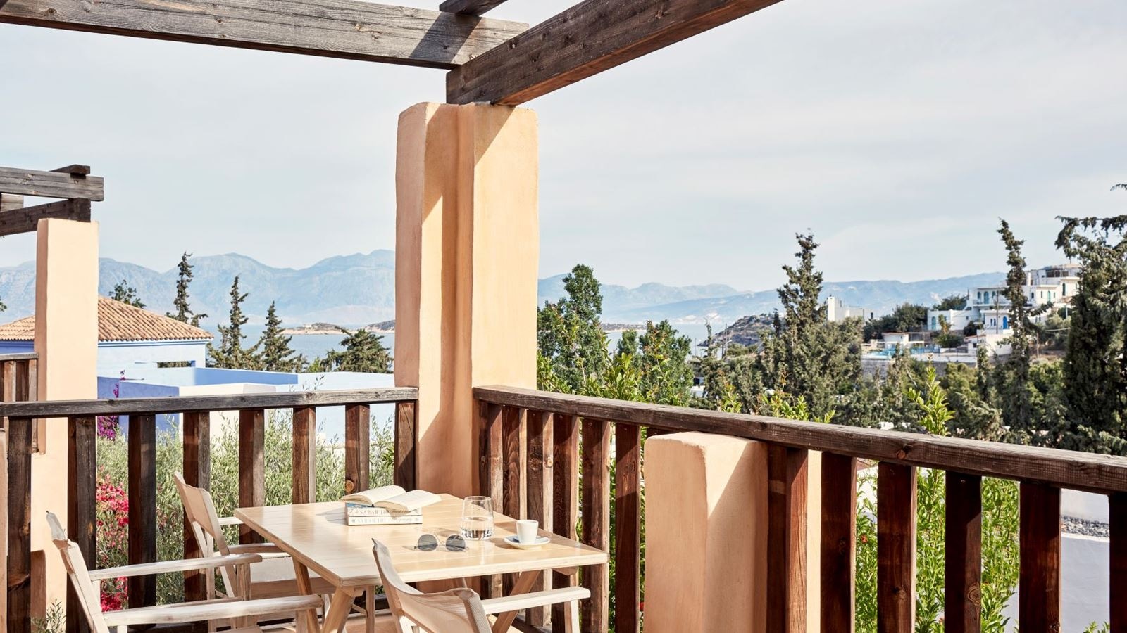 rooms-1-bedroom-superior-family-apartment-side-sea-view