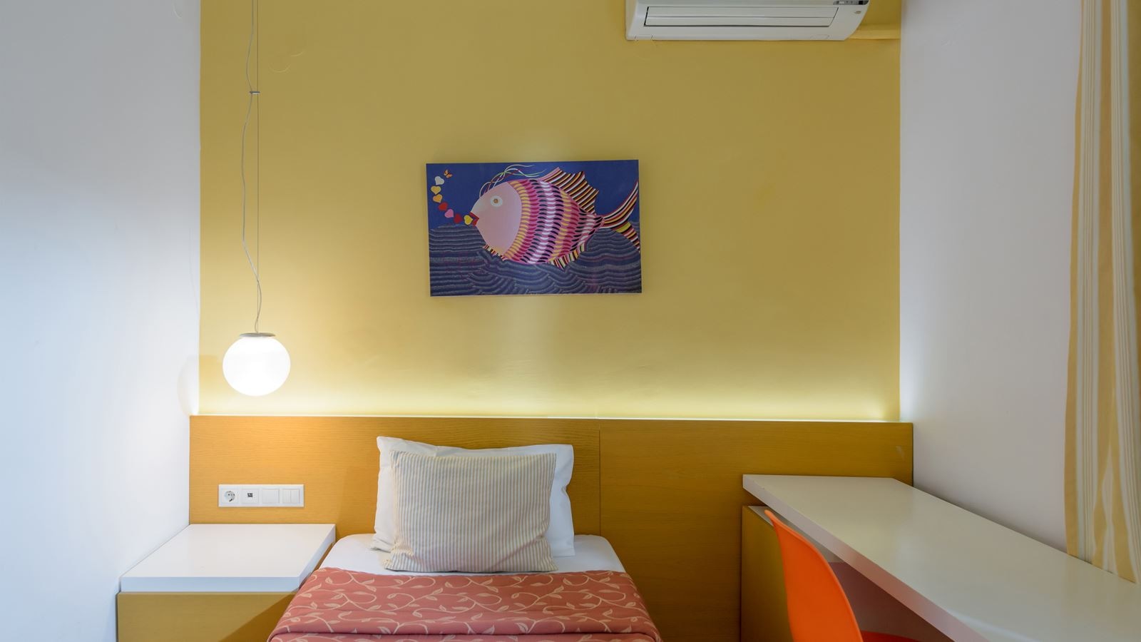 rooms-single-room-land-view