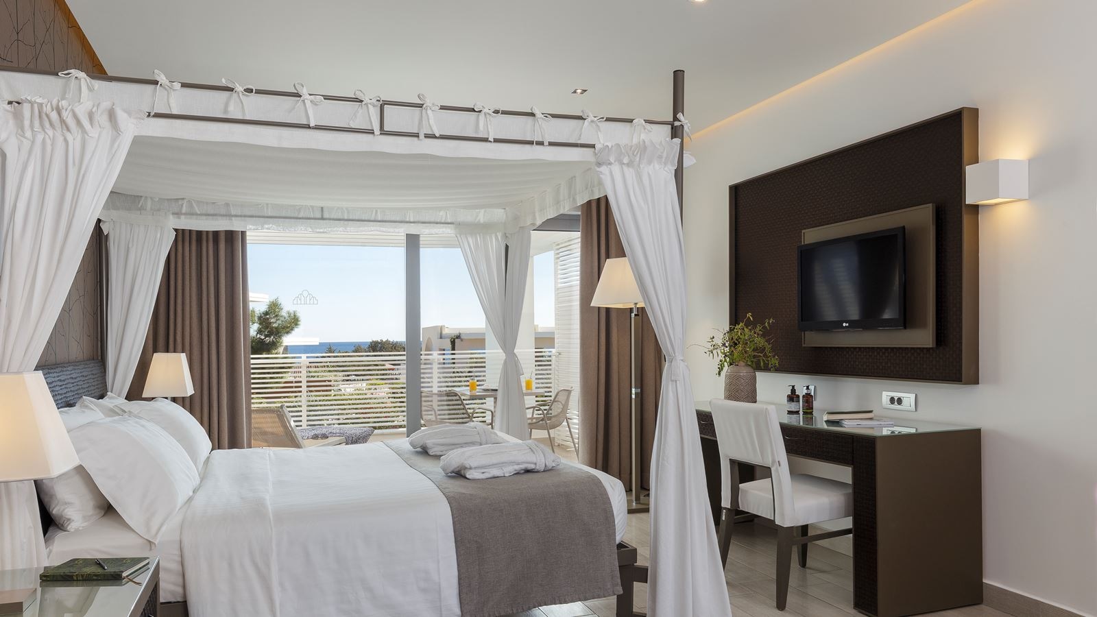 rooms-junior-suite-balcony-garden-view