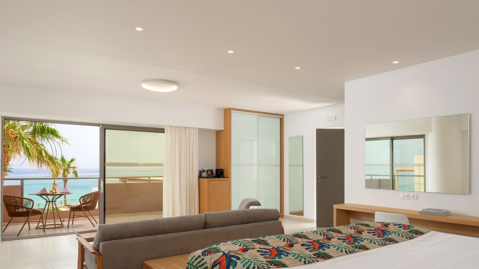 rooms-emerald-suite-sea-view
