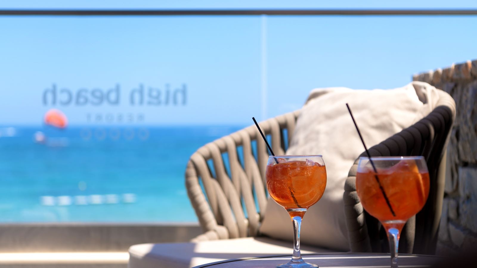 rooms-deluxe-grand-2-bedrooms-beachfront-fsv