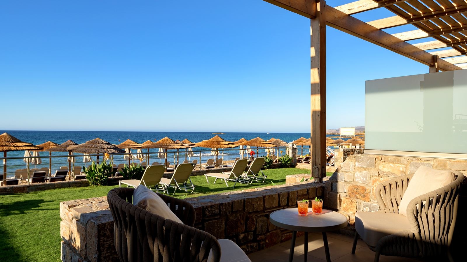 rooms-diamond-suite-beachfront-fsv