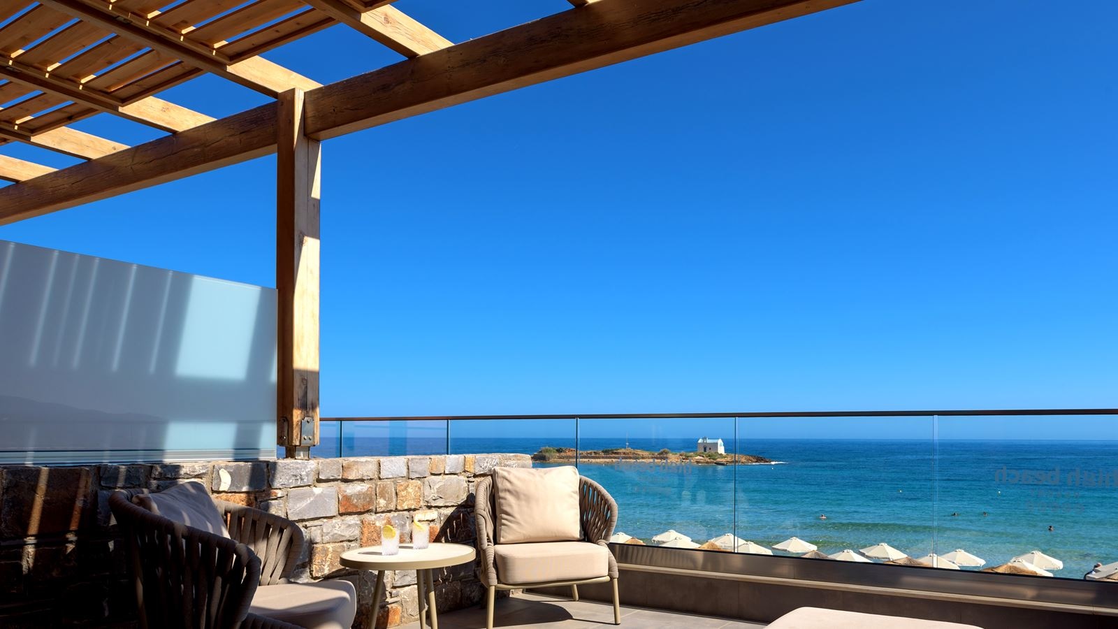 rooms-diamond-suite-beachfront-fsv