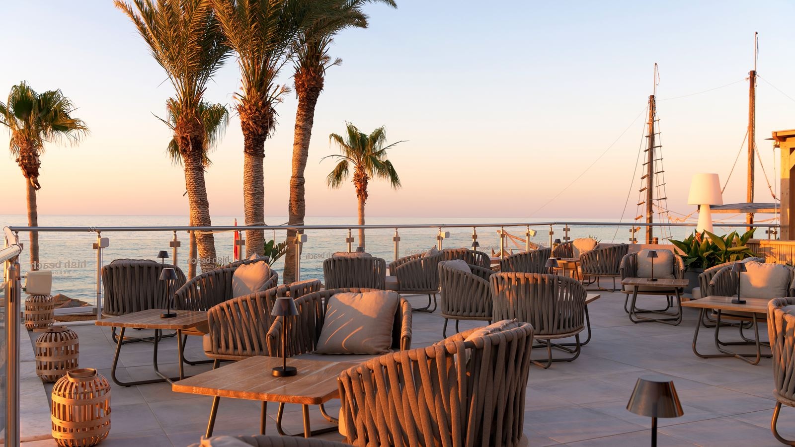 bars-sunset-signature-cocktails-bar