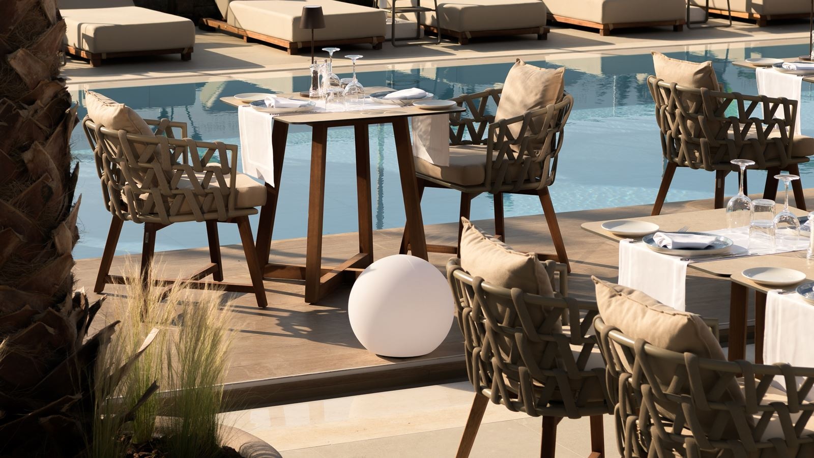 restaurants-veranda-pool-bar-restaurant