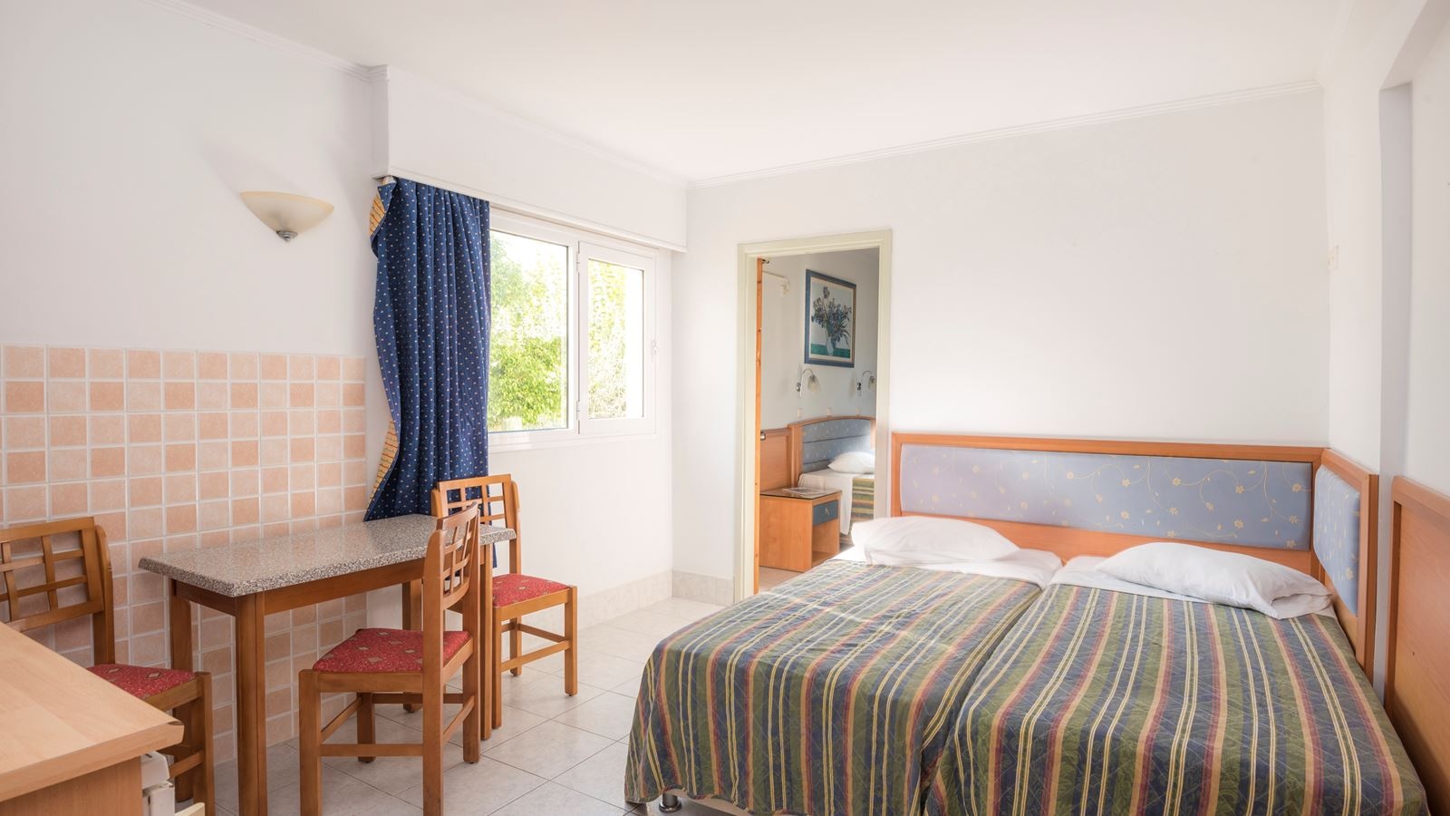 rooms-family-room-1-bedroom-balcony-or-terrace