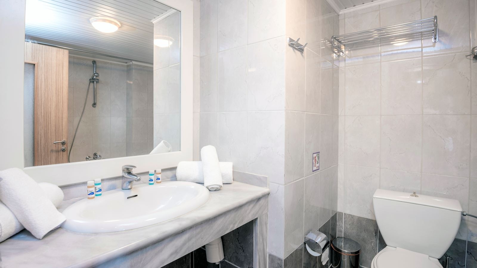 rooms-standard-twin-room-with-sea-view--balcony-or-terrace