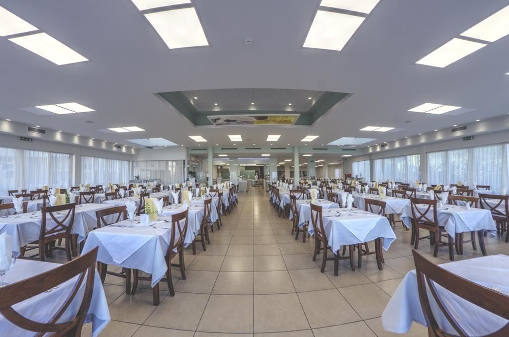 restaurants-delfinia-restaurant