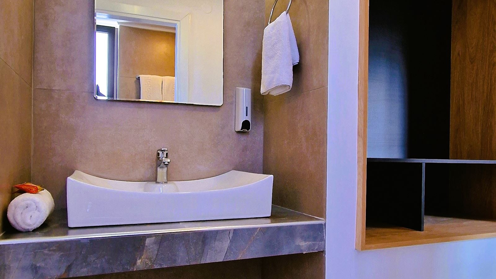 rooms-junior-suite-direct-sea-view-app-40-sqm--balcony-app-10-sqm