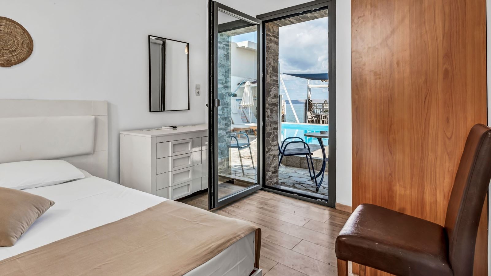 rooms-room-double-sea-view