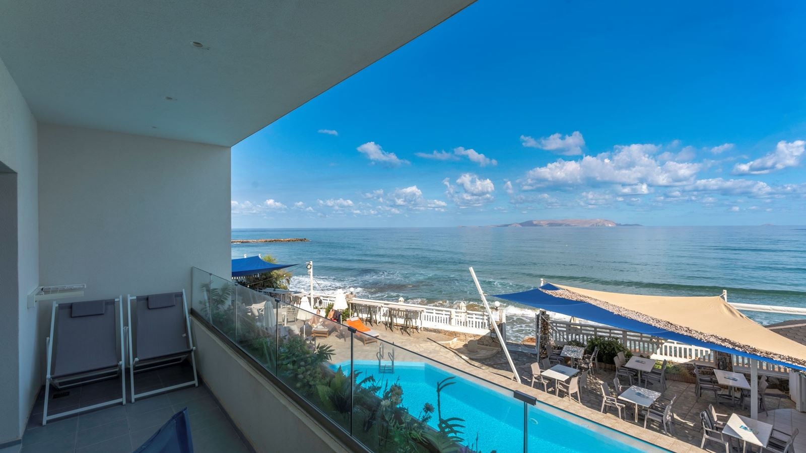 rooms-junior-suite-direct-sea-view-app-40-sqm--balcony-app-10-sqm