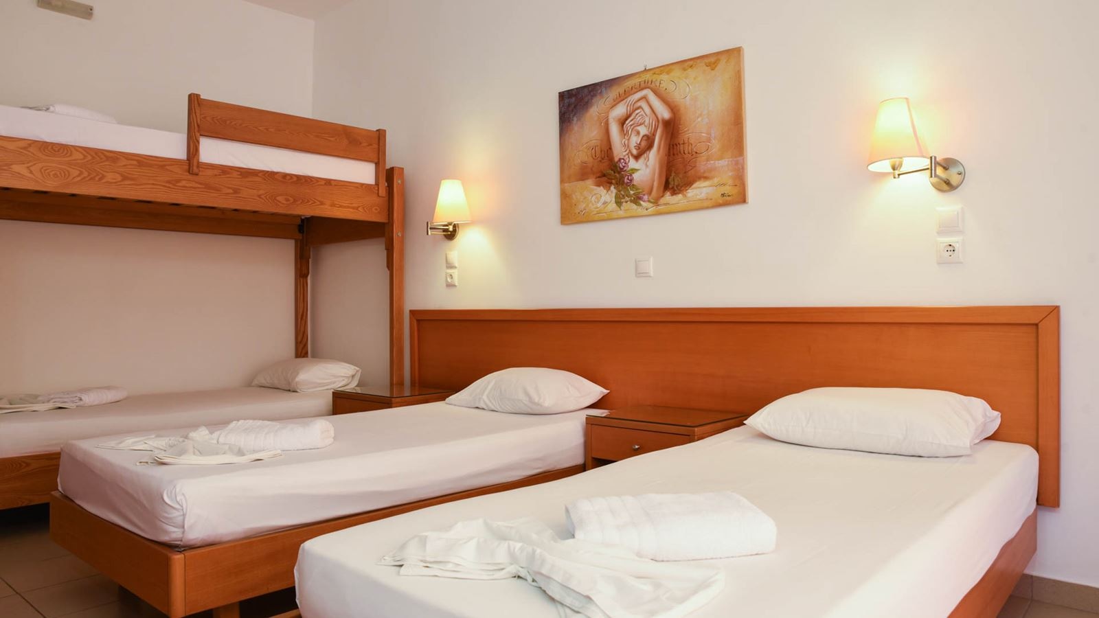 rooms-standard-family-bunkbed-room-balcony