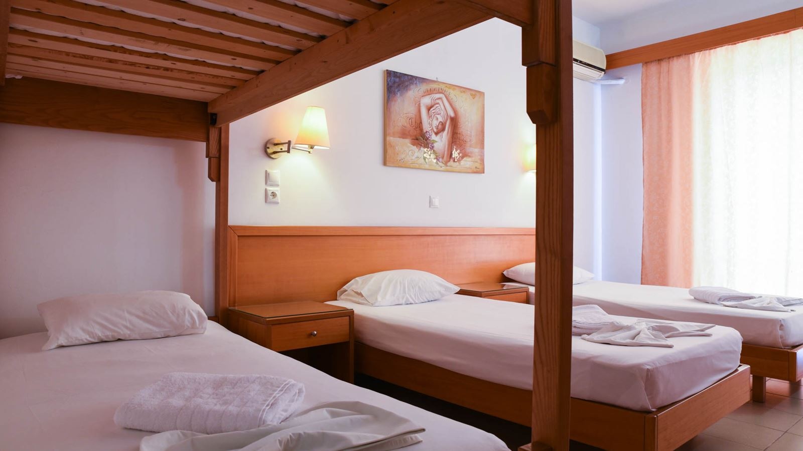 rooms-standard-family-bunkbed-room-balcony