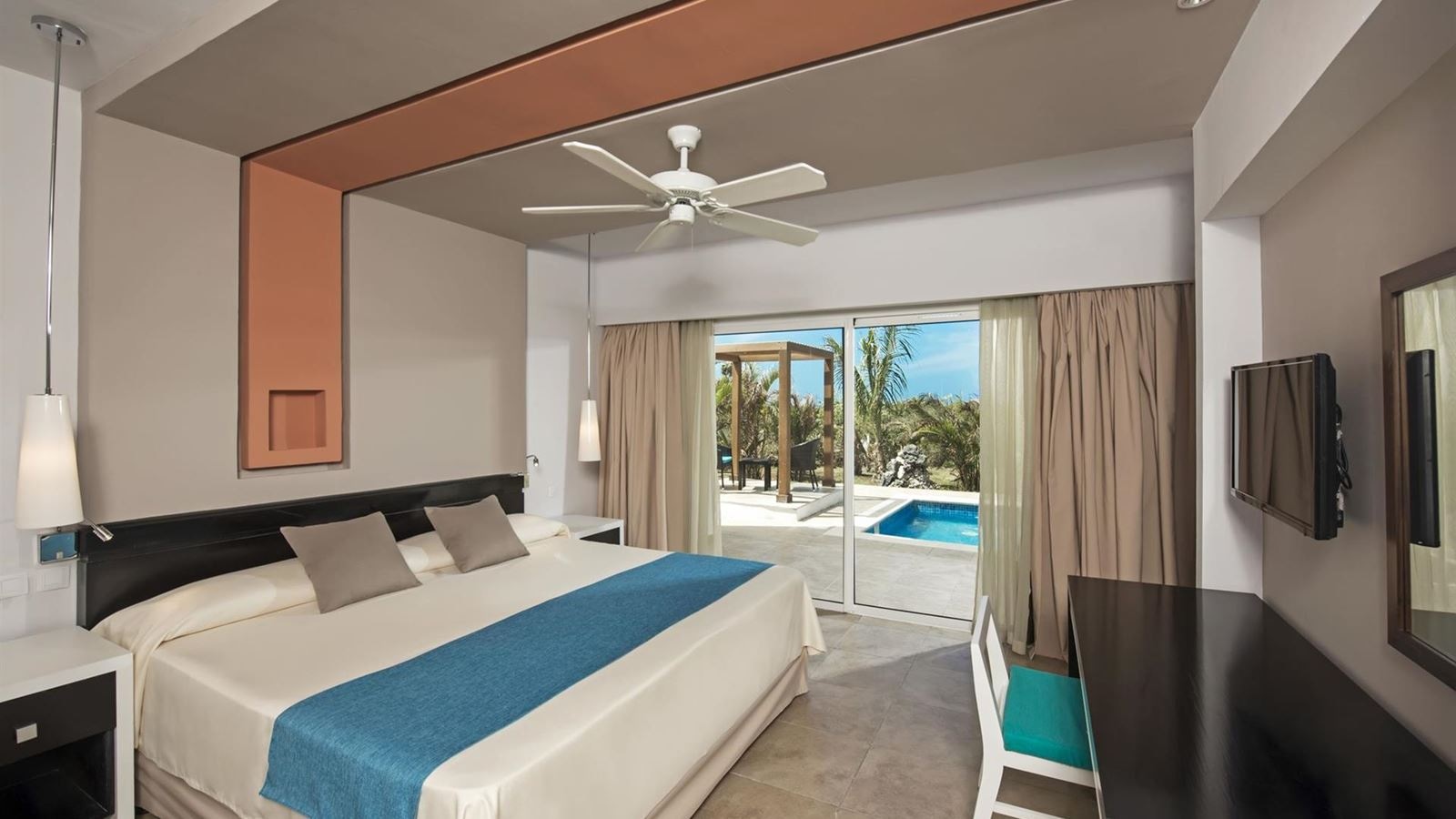 rooms-suite-room-swim-out