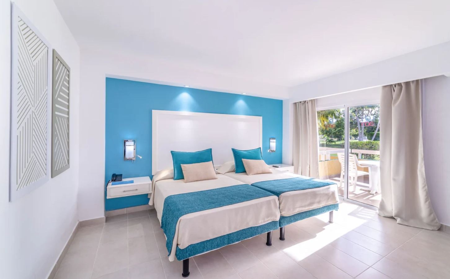 rooms-superior-room