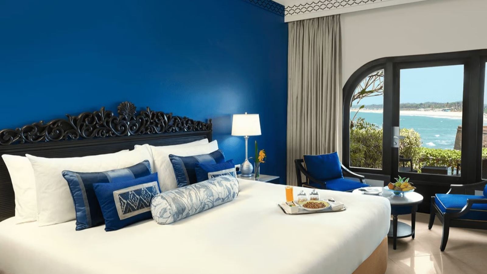 rooms-deluxe-room-sea-view
