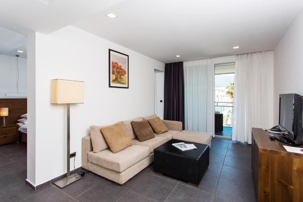 rooms-superior-room-side-sea-view