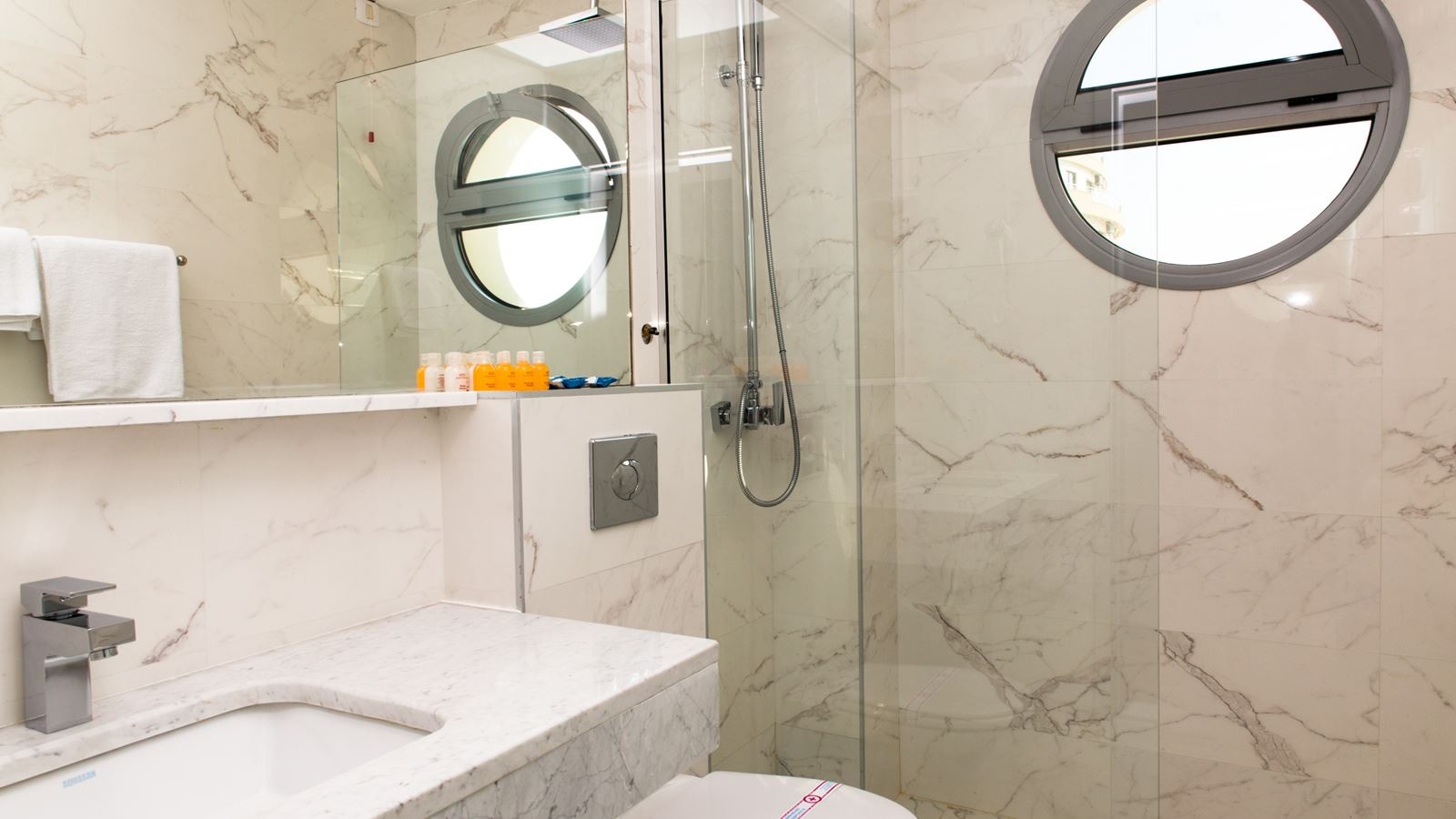 rooms-two-bedroom-apartment-sea-view