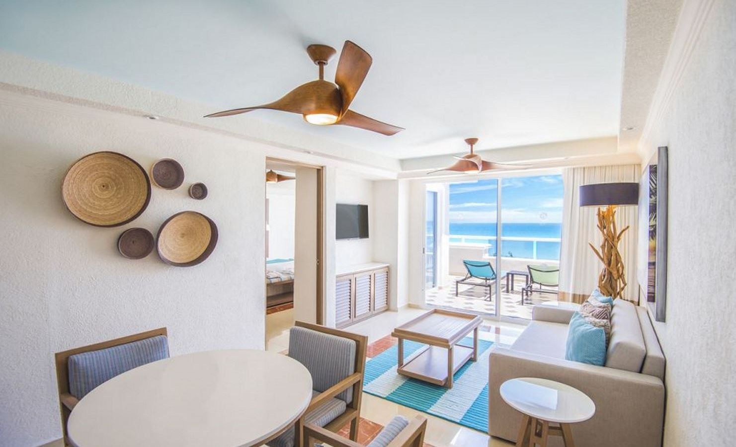 rooms-master-onebedroom-suite-ocean-view