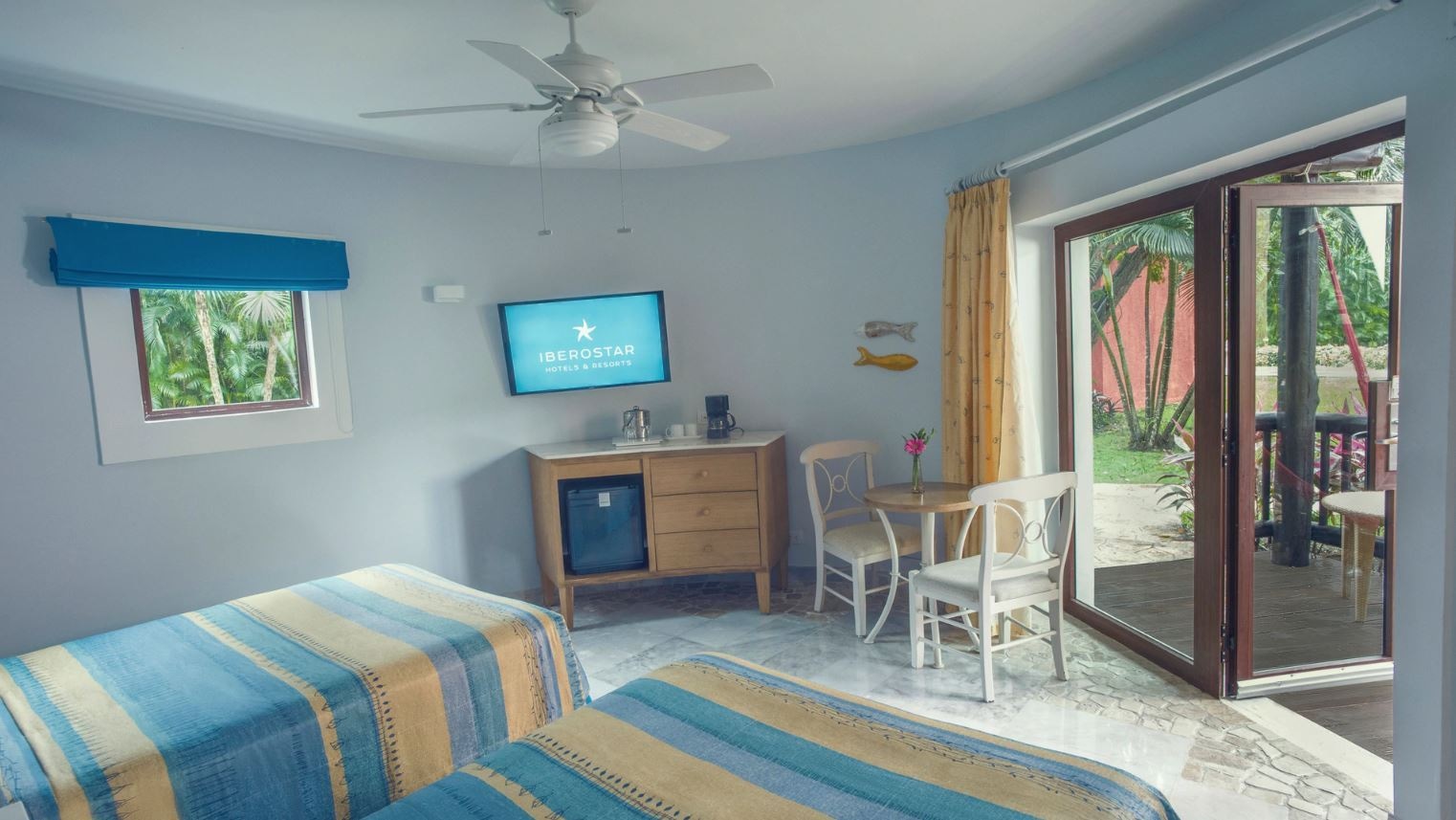 rooms-double-near-pool