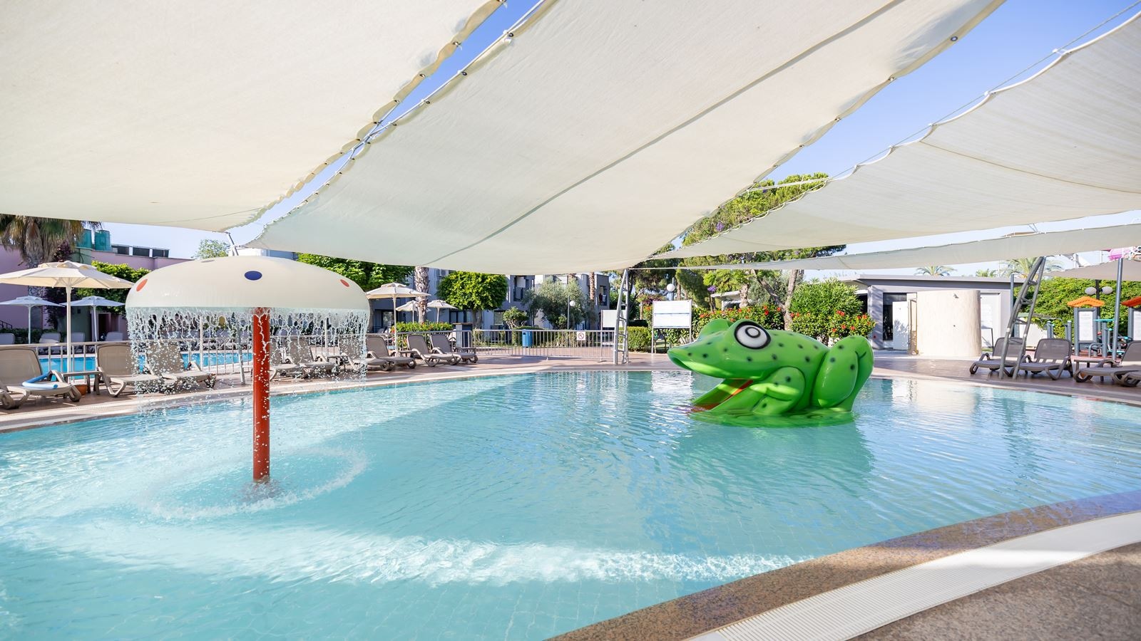 pools-outdoor-childrens-pool