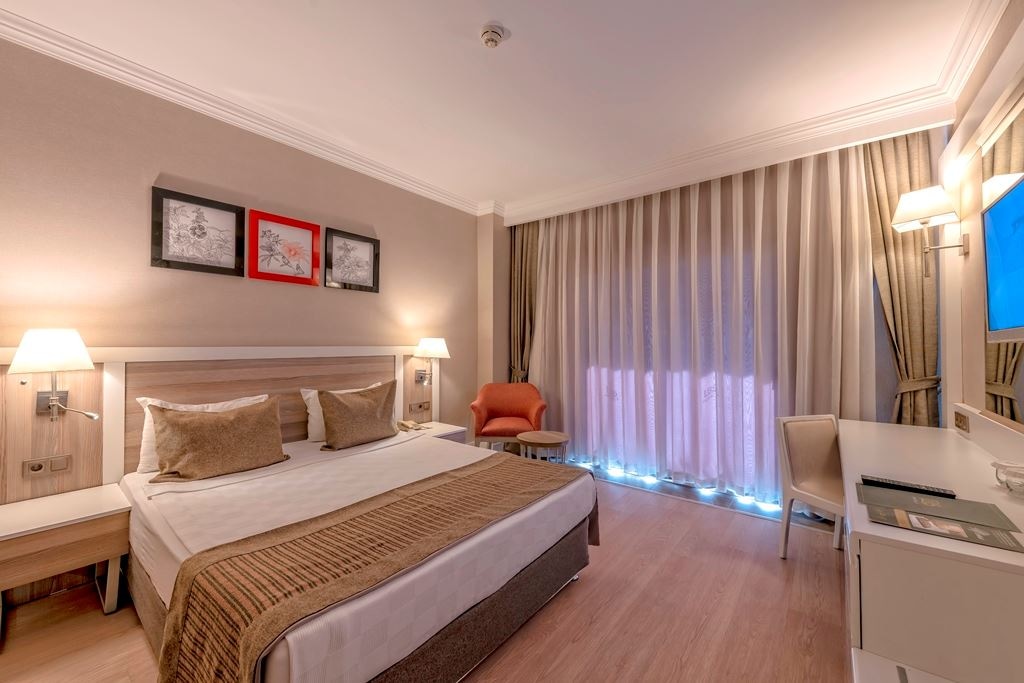 rooms-family-room-with-two-bedrooms